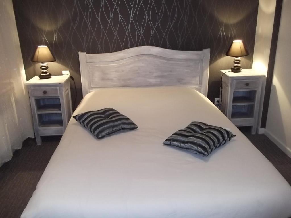 Hotel Des Cotes De Meuse Saint-Maurice-sous-les-Côtes Zimmer foto